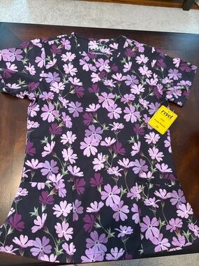 Revel Floral Print V-Neck Scrub Top - Black with Lavender Floral